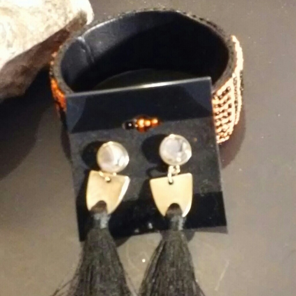 Perice earrings. Black and gold